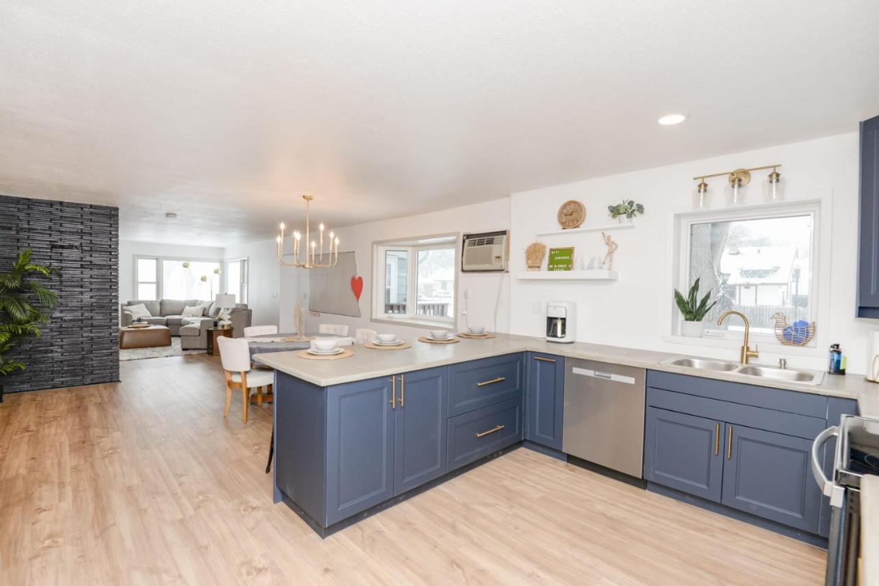 New Remodeled Townhome In Central Fargo Esterno foto